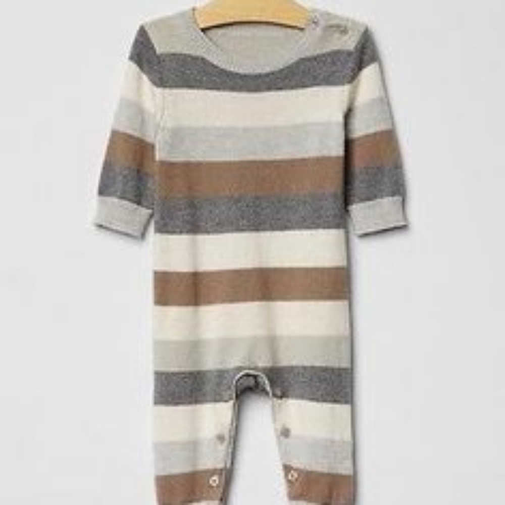 🎈BABY GAP ONESIE